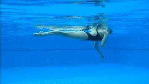 Фигура в синхронном плавании "Боковой рыбий хвост, шпагат"