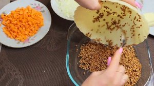 Нежная и ароматная томлёная гречка с куриной голенью и овощами в духовке