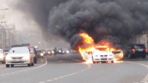 Бмв горит заживо в центре Москвы