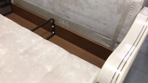 Небольшой диван на металлокаркасе с ящиком для белья и механизмом Тик-Так