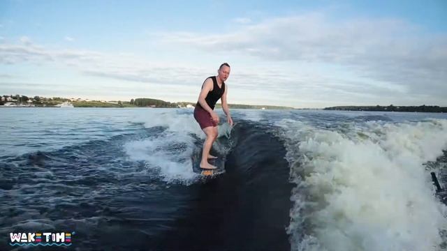 ВЕЙКСЕРФ ТРЮК: OLLIE TOP (ОЛЛИ НА ВОЛНЕ) смотреть онлайн