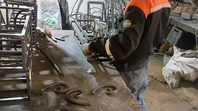 Подставка для цветов (цветочница) свои руками на заказ ₽₽₽