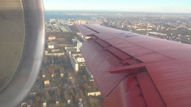Пролетаем над Санкт-Петербургом на Як-42 при посадке в Пулково. Центр города как на ладони