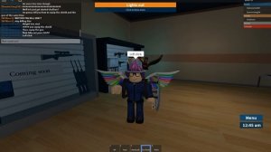 ROBLOX PRISON LIFE - How To Equip The Riot Shield And The Gun At The Same Time!