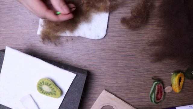 КАК СВАЛЯТЬ КИВИ из шерсти дома мастер класс  #валяние #сухоеваляние #валяниеизшерсти