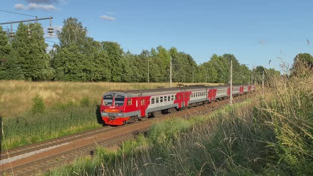 электричка балтийский вокзал ораниенбаум. эт2-009 балтиец. скорый поезд. расписание электричек новый петергоф балтийский вокзал. станция ораниенбаум 1.