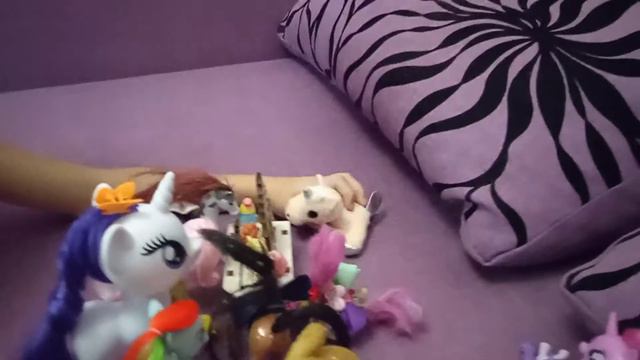 На долину пони напал злой дракон смотреть онлайн