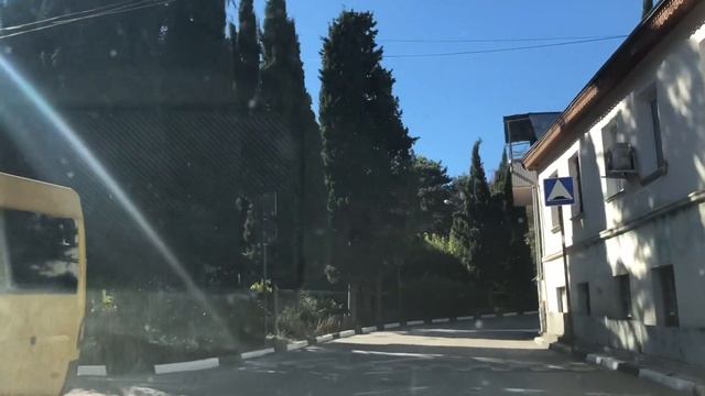 Ялта. Ломоносова, Пионерская, Красноармейская улицы. Ноябрь 2022. Крым. Crimea. Yalta. смотреть онлайн