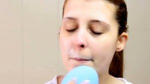 Foreo Luna - компактное устройство для очищения кожи лица