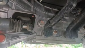 Mitsubishi L300 change oil