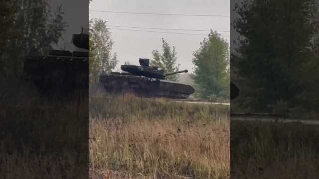 ??Новейший танк Т-14 Армата едет на Украину