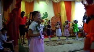 вход подготовительной группы на осенний утренник