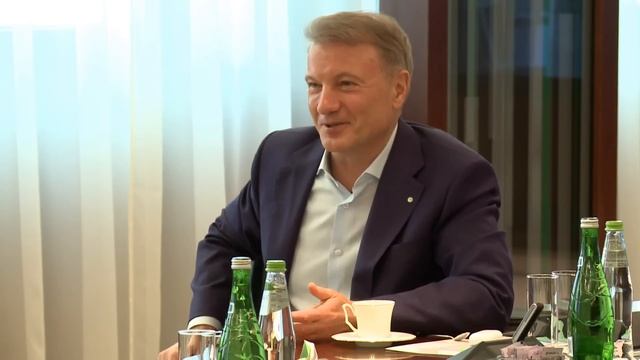 Сергей Шнуров на Встрече лидеров Сбера смотреть онлайн