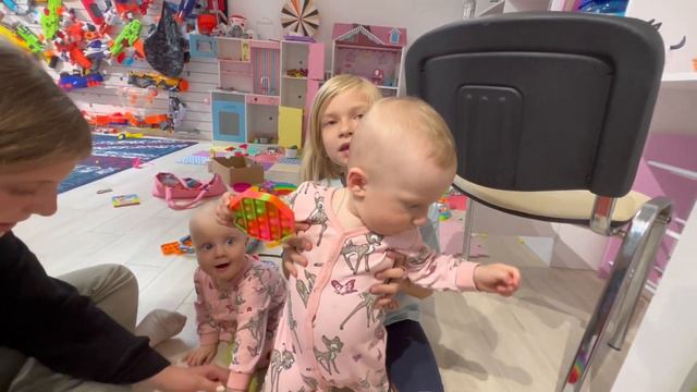 Первые ПАСПОРТА у Николь и Доминики. ОТМЕЧАЕМ День Рождения Коли