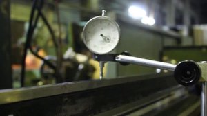 Проверка выработки индикатором продольного хода плоскошлифовального 3г71
