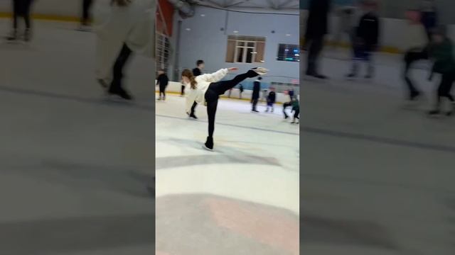 Ласточка?#фигурноекатание #figureskating #фигуристка