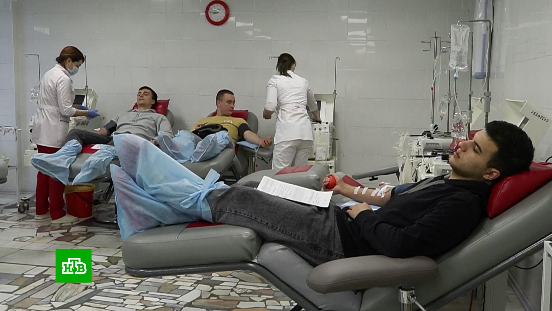 «Сплотиться всем»: москвичи выстроились в очереди в пункты переливания крови