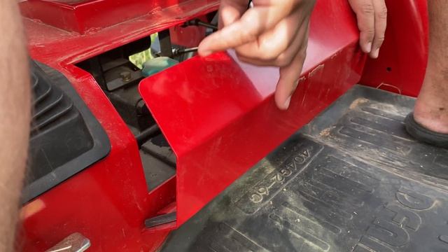 Обзор трактора в поле DongFeng DF-244 G2 смотреть онлайн