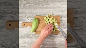 Салат с креветками авокадо и моцарелла. Быстрый, лёгкий, очень вкусный рецепт за пару минут