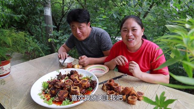 胖妹买8斤牛骨做红烧牛骨髓香辣够味老公吃得嘴角流油爽陈说美食