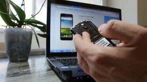 Смартфон Fly FS520 Selfie 1 Smartphone_ Снятие крышки