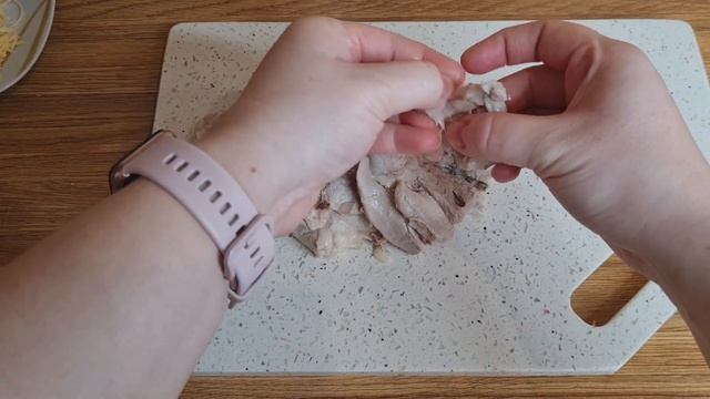 Бюджетный Салат Подсолнух пошаговый рецепт с чипсами / Слоеный салат с курицей и грибами