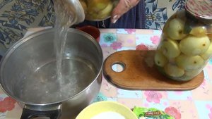 Компот из яблок с добавлением груш на зиму.