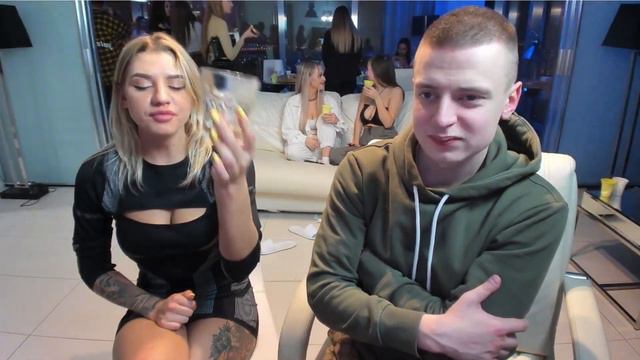 MELLSTROY ЖЕСТКО ЗАВОЗИТ | СПОРИТ С СУЧКОЙ | СТРИМ МЕЛЛА | СПОРЯТ НА КЕКС смотреть онлайн