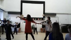 Танец мам и сыновей в школе на 8 марта