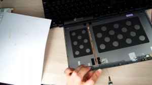 Ремонт крышки ноутбука, если она отходит при закрытии и открытии. Laptop cover repair Samsung NP530