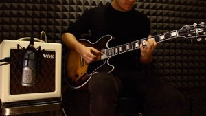 Test - Gibson Midtown Custom - Vox AC4 TV - AKG perception 220