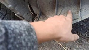 Нижнее левое  крепление заднего бампера на Пассат б3. Запчасти на Пассат б3. Крепеж.Защита Кузовщин