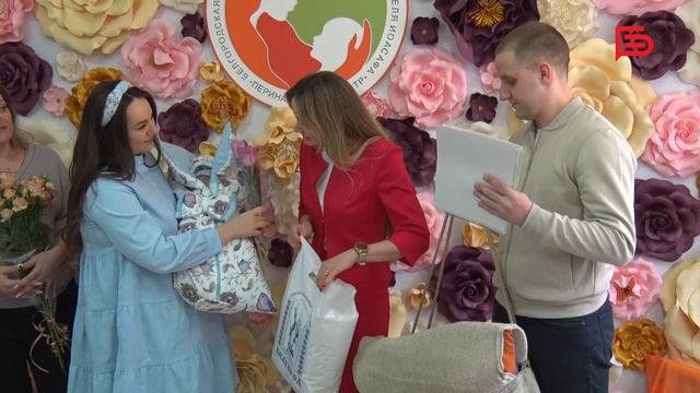Выписка из роддома I Сотрудники ЗАГСа поздравили 20 молодых мам с 8 марта