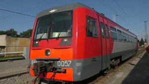 Рельсовый автобус РА1-0057 подаётся под посадку на станции Ртищево-1