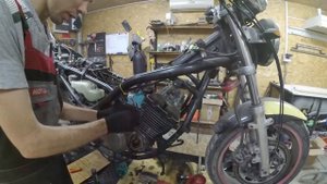 Kawasaki balius 250. Регулировка тепловых зазоров клапанов.№3.mp4