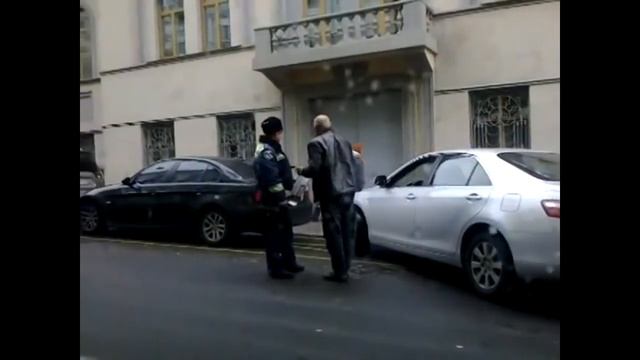 Эксклюзивные кадры: как берут взятки гаишники смотреть онлайн