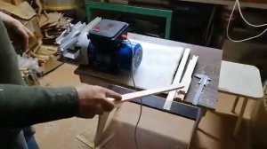 Работа станка для для изготовления рамок.