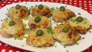 СОЧНОЕ МЯСО ПОД АНАНАСАМИ С СЫРНОЙ КОРОЧКОЙ.