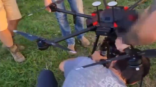 В Украине Дибилы прицепили к дрону пулемет