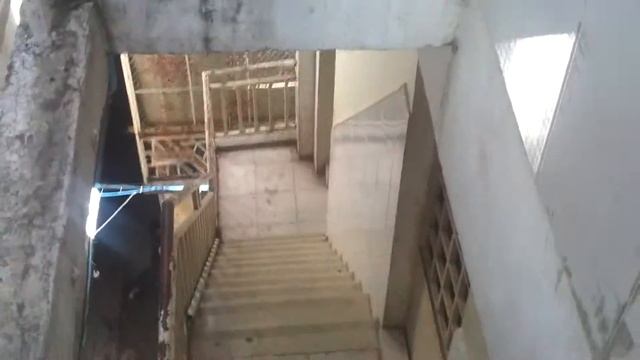 Спуск по лестнице смотреть онлайн