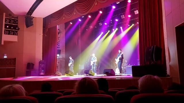 Чёрный квадрат - Красно-жёлтые дни (live Усть-Илимск 26.10.2023) смотреть онлайн