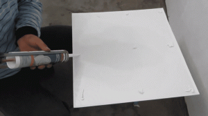 Поклейка потолка, укладка ламината. Получилось неплохо