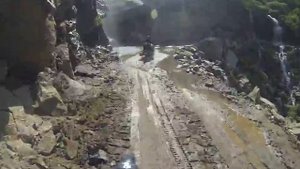 Индия. Дорога смерти. Водопад
