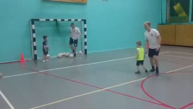 Бегаем вместе с тренером (Футбольная школа «Юниор» г. Владивосток) смотреть онлайн