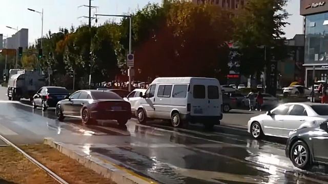 Мойка дорог в Китае. How roads are washed in China смотреть онлайн