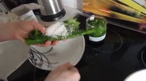 Молодые листья клёна и винограда: заготовка для голубцов, долмы и консервирование