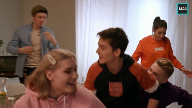 ВЕДЖИБУРГЕР | БАБУШКИ ГОТОВЯТ ПЕРВЫЙ РАЗ | Кулинарное шоу - Куки Внуки смотреть онлайн