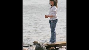 На теплоходе музыка играет