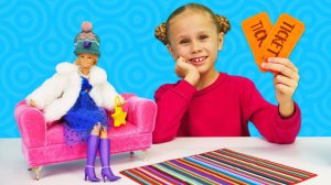 Игры одевалки для девочек - Кукла Барби и подружка собираются в театр! - Смешные видео с Barbie Doll
