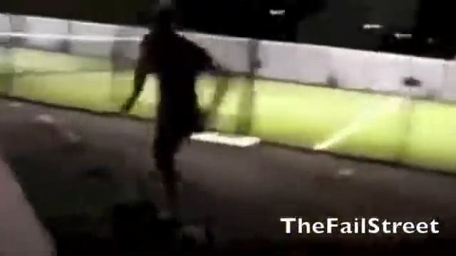 Прикол Убейся об двери Фэйлы Казусы Нелепые смешные случаи Падения смотреть онлайн